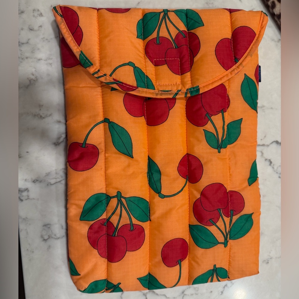 Baggu Puffy Laptop Sleeve Cherry